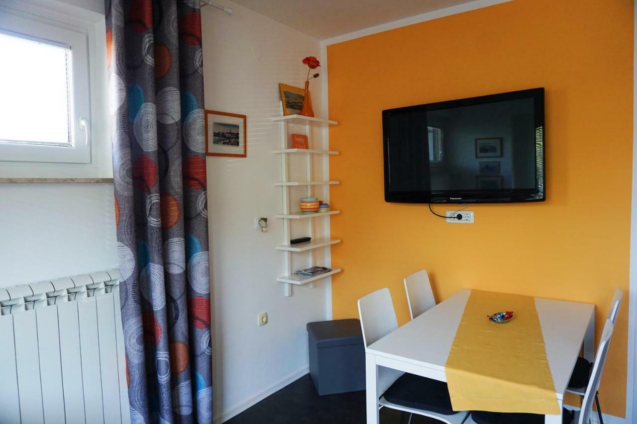 Ferienwohnung Apartmaji Ela 1 Izola Exterior foto